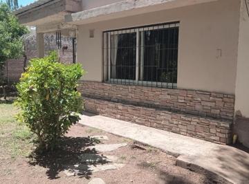 Casa · 188m² · 4 Ambientes · 2 Cocheras · Casa con Pileta en Lunlunta 1387 m² de Terreno