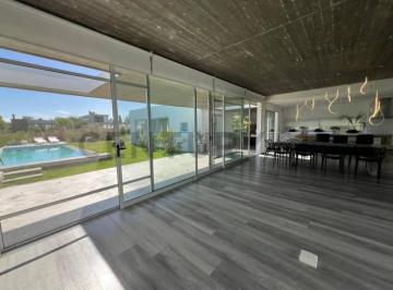 Casa · 300m² · 6 Ambientes · 4 Cocheras · Casa en Venta Country Lomas de City Bell