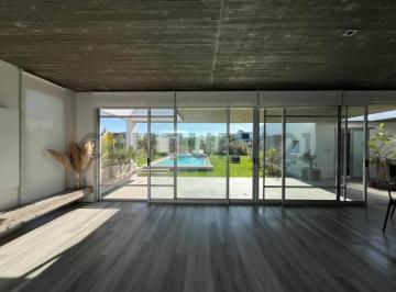 Casa · 300m² · 6 Ambientes · 4 Cocheras · Casa en Venta Country Lomas de City Bell