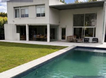 Casa · 297m² · 8 Ambientes · Casa en Venta - Barrio Las Liebres