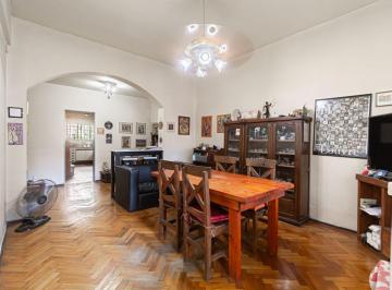 Casa de 4 ambientes, Villa del Parque · Venta Casa 4 Ambientes con Cochera + Patio y Posibilidad de Terraza. Apta Crédito.