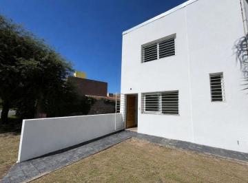 Casa · 80m² · 2 Ambientes · ¡Alquiler! Casa en Argüello - 2 Dorm.