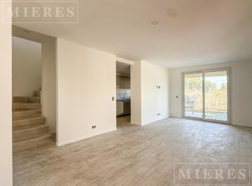 Casa · 130m² · 5 Ambientes · 1 Cochera · Casa en Venta en Chic Village