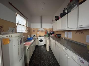 Casa · 150m² · 5 Ambientes · 2 Cocheras · Oportunidad en Juniors Limite con General Paz. Alto Potencial