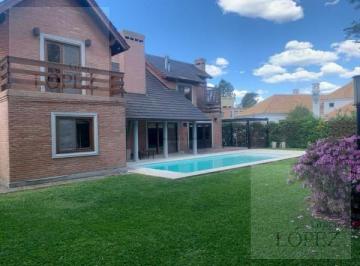 Casa · 265m² · 5 Ambientes · 1 Cochera · Casa Amoblada en Alquiler en La Deseada – Ezeiza | 5 Amb. | Pileta y Quincho