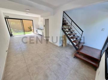 Casa · 72m² · 3 Ambientes · 1 Cochera · Venta Duplex en Ituzaingó Norte