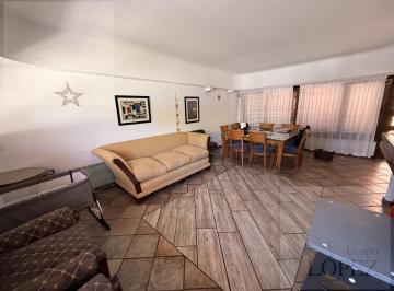 Casa · 250m² · 5 Ambientes · 3 Cocheras · Casa en Venta, Chalet, Florida, 4 Dorm, Cochera Doble, Jardín y Piscina Apto Credito