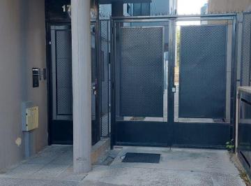 Garage , Lanús · Cochera Semicubierta a 200 m de Hipolito Yrigoyen