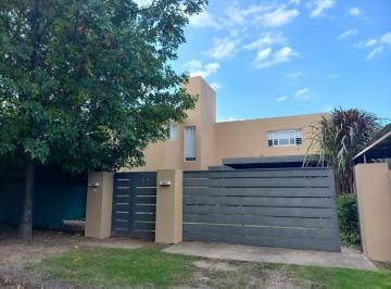 Casa · 219m² · 5 Ambientes · 2 Cocheras · Se Vende Propiedad Valle del Golf Villa Allende