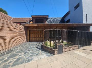 Casa de 4 ambientes, Morón · En Venta - Chalet 4 Ambientes Haedo 3 Cuadras de La Estacion