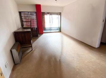 Departamento · 70m² · 4 Ambientes · Departamento Dos Dorm. a Reciclar Excelente Ubicación
