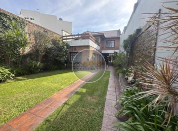 Casa · 191m² · 4 Ambientes · 3 Cocheras · Se Vende Casa Cuatro Ambientes, Cochera Pasante, Excelente (Lanus Oeste)