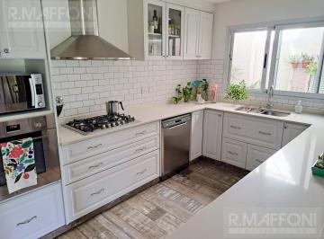Casa · 356m² · 7 Ambientes · 3 Cocheras · Chalet Adrogue Residencial