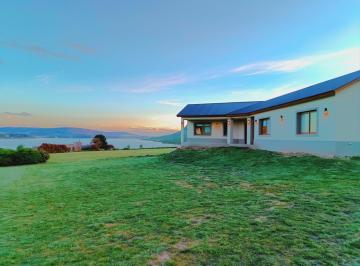 Casa · 250m² · 4 Ambientes · Moderna y Exclusiva Casa Frente a Laguna La Brava