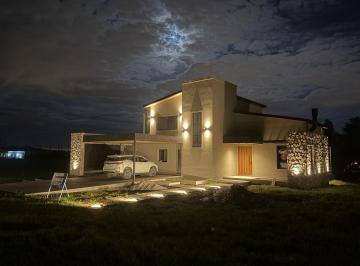 Casa · 272m² · 5 Ambientes · 2 Cocheras · Casa en Venta de 3 Dorm. en La Reserva, San Lorenzo Chico, Salta Capital