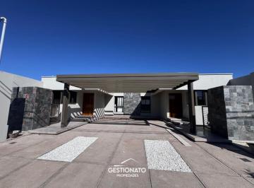 Casa de 2 ambientes, Presidente Sarmiento · Casa en Venta en B° Privado Godoy Cruz