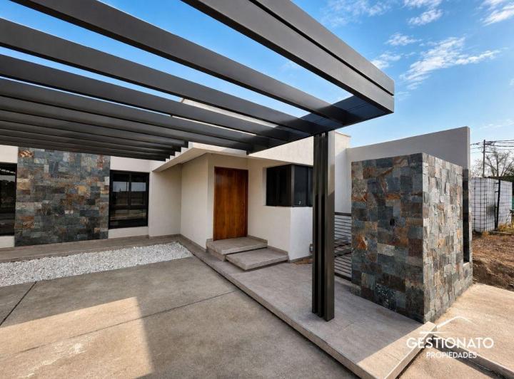 Casa · 85m² · 2 Ambientes · 1 Cochera