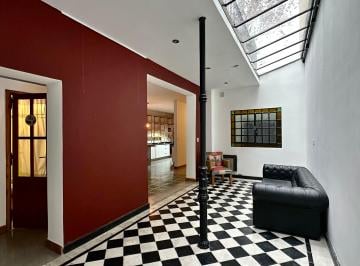 Casa de 4 ambientes, Villa Urquiza · Venta de Casa en Villa Urquiza 4 Ambientes con Gran Terraza con Parrilla Reciclada con Cochera