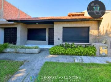 Casa · 140m² · 4 Ambientes · 4 Cocheras · Chalet de 4 Amb. Reciclado - Oportunidad - Villa Lourdes