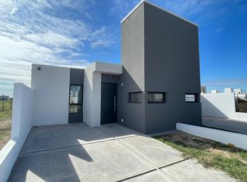 Casa · 68m² · 4 Ambientes · 1 Cochera · Casa en Rincones de Manantiales