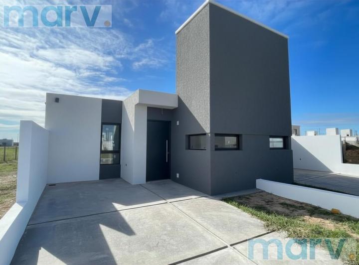 Casa · 68m² · 4 Ambientes · 1 Cochera