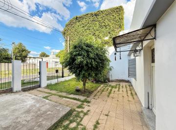 Casa · 83m² · 3 Ambientes · 1 Cochera · Casa en Venta en San Carlos 2 Dorm. y Parque
