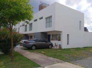 Casa · 70m² · 3 Ambientes · 1 Cochera · Dúplex 3 Ambientes en Venta en Canning, con Jardín y Cochera Propia.