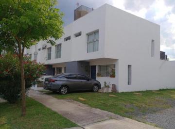 Casa · 70m² · 3 Ambientes · 1 Cochera · Dúplex 3 Ambientes en Venta en Canning, con Jardín y Cochera Propia.