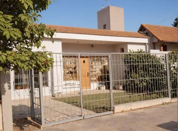 Casa · 235m² · 6 Ambientes · 1 Cochera · Casa en Venta Los Naranjos