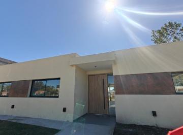 Casa · 150m² · 4 Ambientes · 2 Cocheras · Casa en Venta en Pilar del Este Santa Sofia