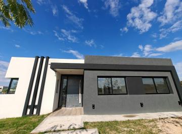 Casa · 150m² · 4 Ambientes · 2 Cocheras · Casa en Venta en Pilar del Este Santa Sofia