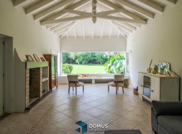 Casa · 271m² · 4 Dormitorios · 2 Cocheras · Venta Casa La Almudena