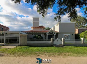 Casa · 271m² · 4 Dormitorios · 2 Cocheras · Venta Casa La Almudena