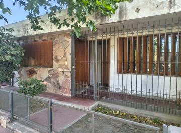 Casa de 4 ambientes, General San Martín · Casa en Venta - Zona Centro San Martin - a m de Av Principal