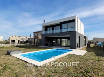 Casa · 216m² · 6 Ambientes · 2 Cocheras · Casa en Venta Barrio San Felipe Canning