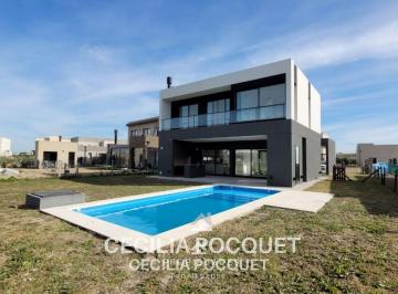 Casa · 216m² · 6 Ambientes · 2 Cocheras · Casa en Venta Barrio San Felipe Canning