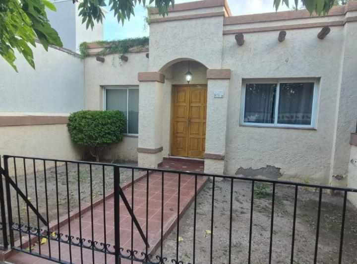Casa · 150m² · 5 Ambientes · 2 Cocheras