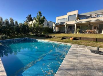 Casa · 380m² · 6 Ambientes · 1 Cochera · Casa en Venta en Cabos del Lago, Nordelta, Tigre