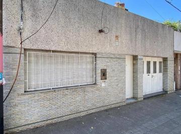 Casa · 90m² · 3 Ambientes · Venta Casa Dos Dorm. Más Comodín y Patio.