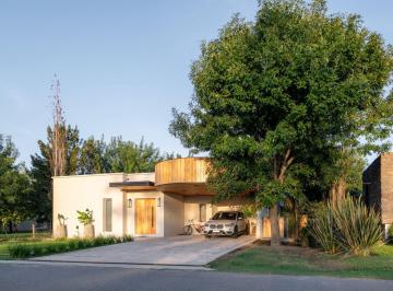 Casa · 280m² · 6 Ambientes · 2 Cocheras · Venta: Casa de Tres Dorm. en La Rinconada, Ibarlucea