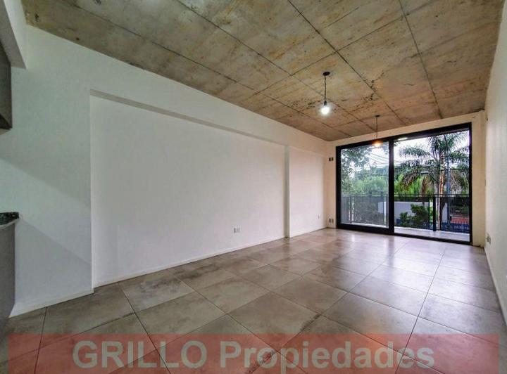 Ramón Falcón 4291. Monoambiente de 34 m&sup2; Al Frente con Balcón. Sum con Parrilla.