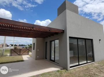 Casa · 53m² · 4 Ambientes · 2 Cocheras · Casa 2 Dorm. en Barrio Abierto - Fincas del Rosedal - Ibarlucea | Venta