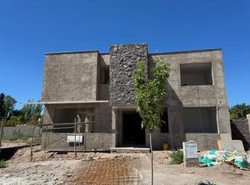 Casa · 230m² · 4 Dormitorios · 2 Cocheras · Venta - Casa Barrio Privado Alzaga y Liniers - 4 Dorm.