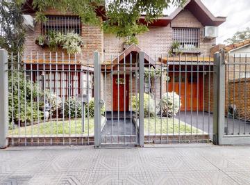 Casa · 245m² · 6 Ambientes · 1 Cochera · Casa en Venta de 6 Ambientes en Martinez con Jardín, Terraza y Cochera