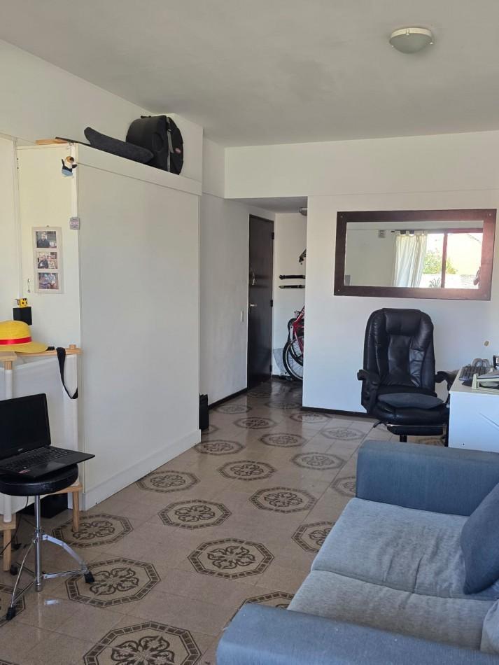 En venta: departamento de 2 ambientes en edificio frente al mar