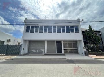 Local comercial · 460m² · 5 Ambientes · 1 Cochera · Local a Estrenar en Alquiler en Colón N° 853, Centro de Luján.