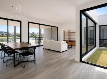 Casa · 259m² · 7 Ambientes · 2 Cocheras · Casa a Estrenar en Una Planta en Venta. Salida Al Río. Barrio Cerrado, Escobar