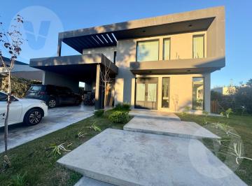 Casa · 193m² · 5 Ambientes · 4 Cocheras · Casa en Venta | Don Joaquin