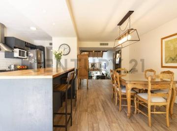 Casa · 230m² · 5 Ambientes · 2 Cocheras · Casas en Venta en La Plata