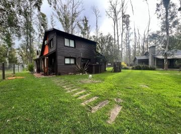 Casa · 80m² · 3 Ambientes · 2 Cocheras · Venta - Casa de Dos Dorm. Campo Timbo Lote Al Golf